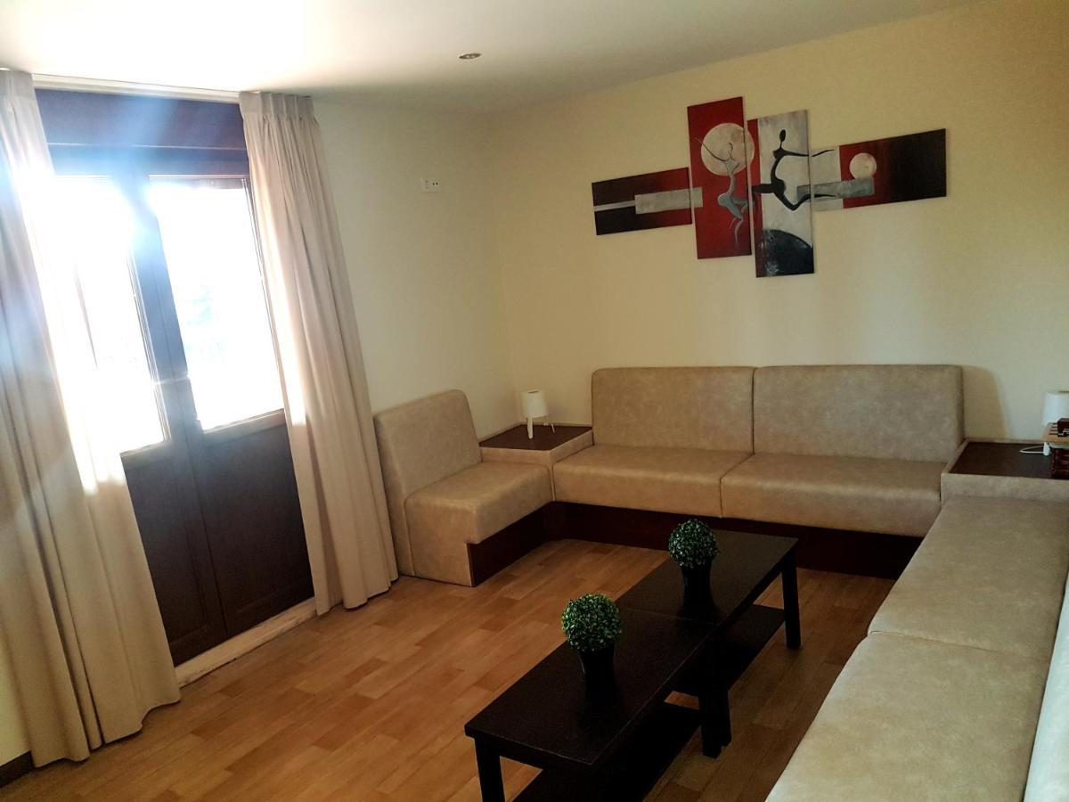 Albergue Pineiral Fonsagrada A Fonsagrada ภายนอก รูปภาพ